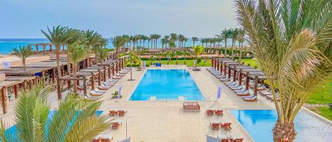 Piscine couverte, piscine extérieure