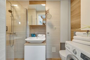 Shower, hair dryer, towels, toilet paper - Lion Apartments - Parkowa 33a (Sopot)