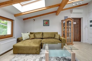 Comfort Apartment, Courtyard View | 1 bedroom, premium bedding, iron/ironing board, free WiFi