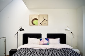 Deluxe Suite, 3 Bedrooms, Connecting Rooms, Mezzanine | Living room
