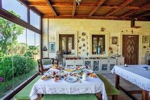 Free daily full breakfast - Bagbadem Tatil Ciftliği (Bozcaada)