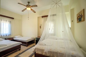 Family Quadruple Room | Hypo-allergenic bedding, desk, iron/ironing board, free WiFi - Bagbadem Tatil Ciftliği (Bozcaada)