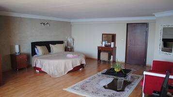Double Room Single Use, Sea View | Minibar, in-room safe, desk, free WiFi
