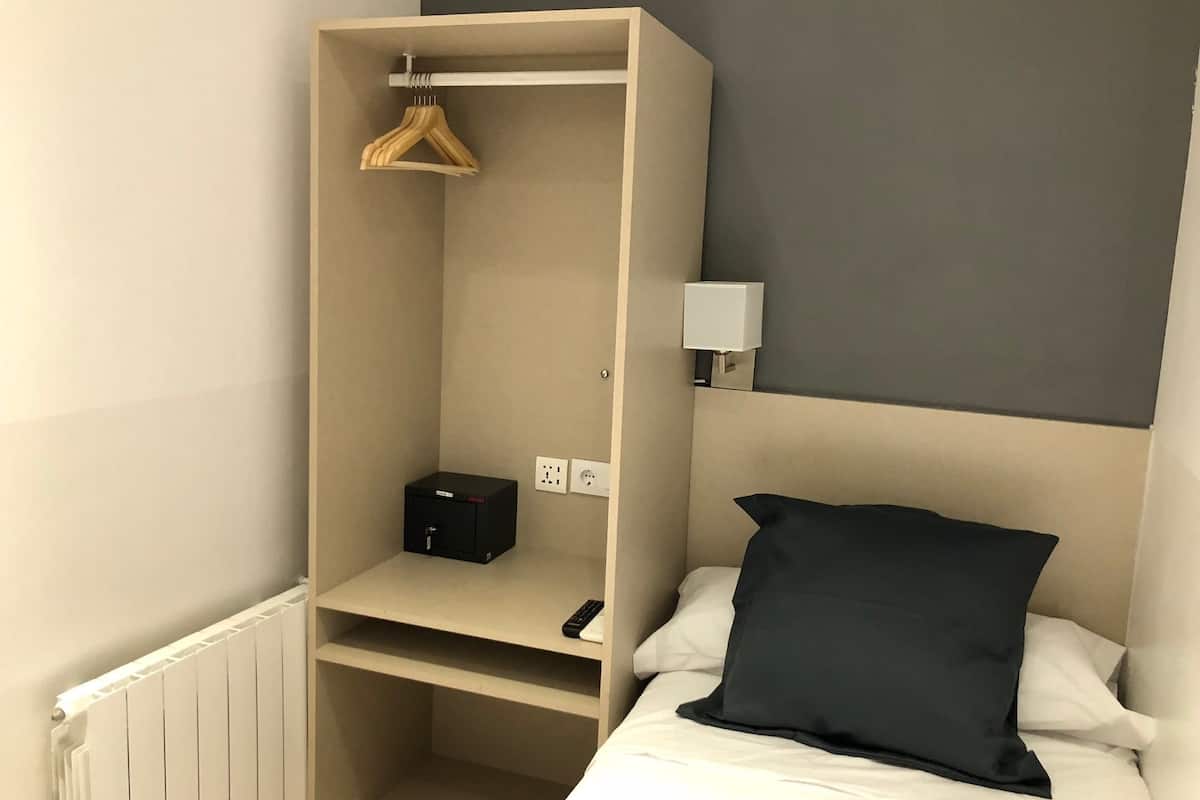 Single Room, Shared Bathroom (Interior) | In-room safe, soundproofing, iron/ironing board (on request)