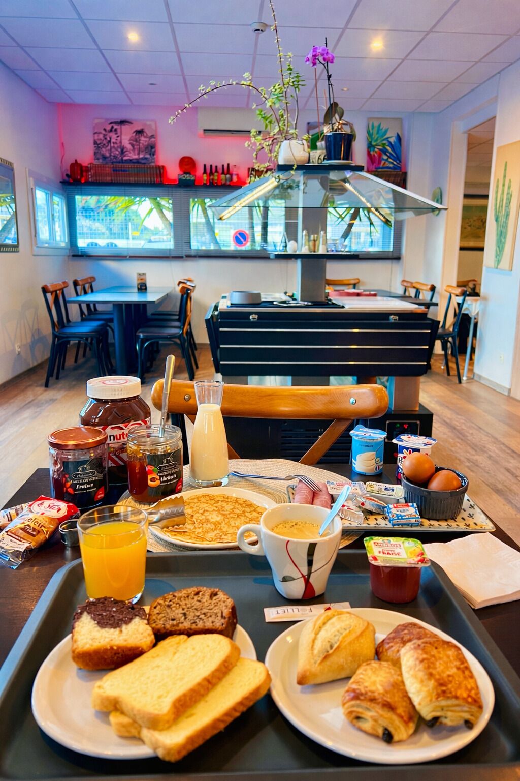 Daily buffet breakfast (EUR 10 per person)