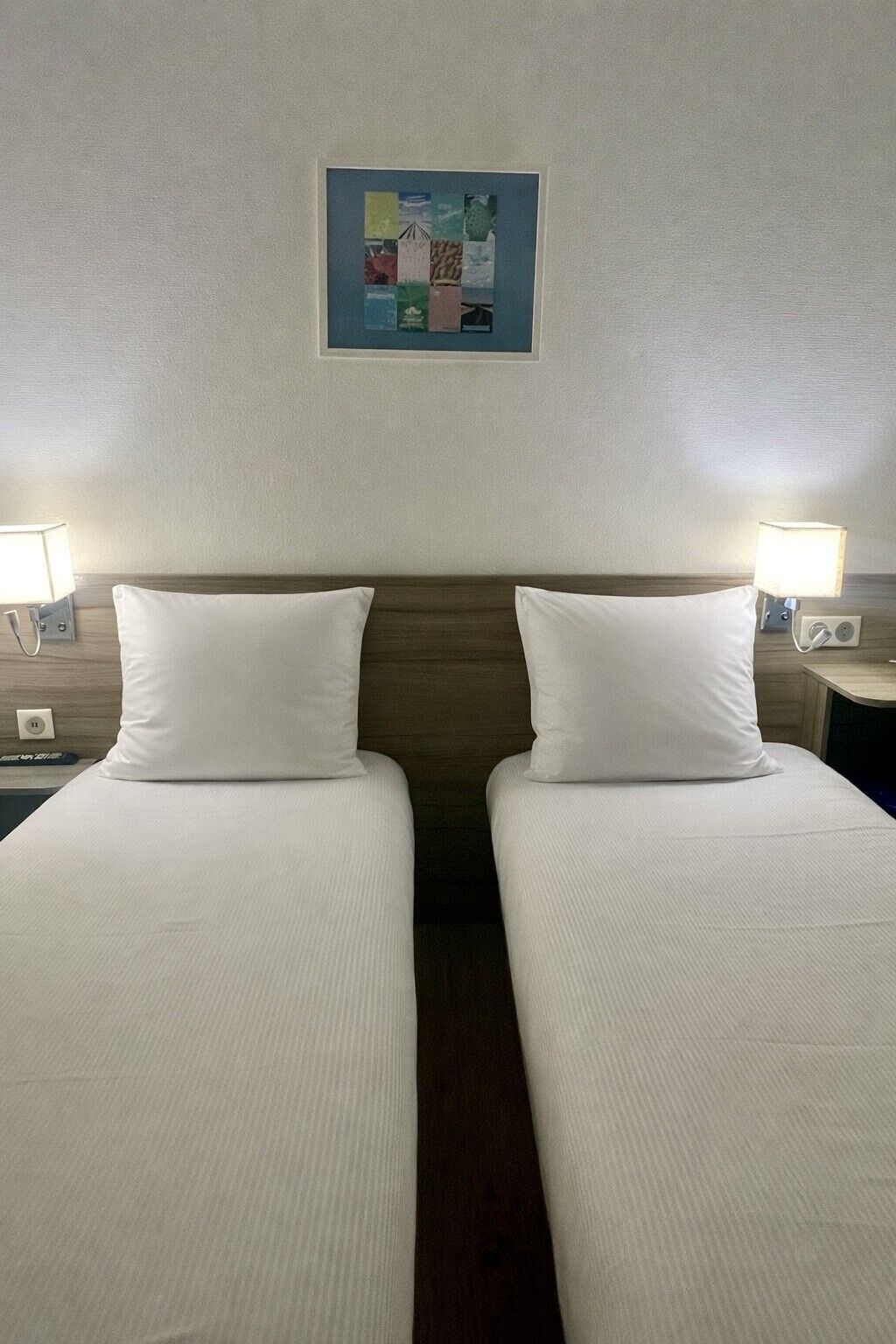 Tvåbäddsrum | Skrivbord, mörkläggningsgardiner, ljudisolering och strykjärn/strykbräda