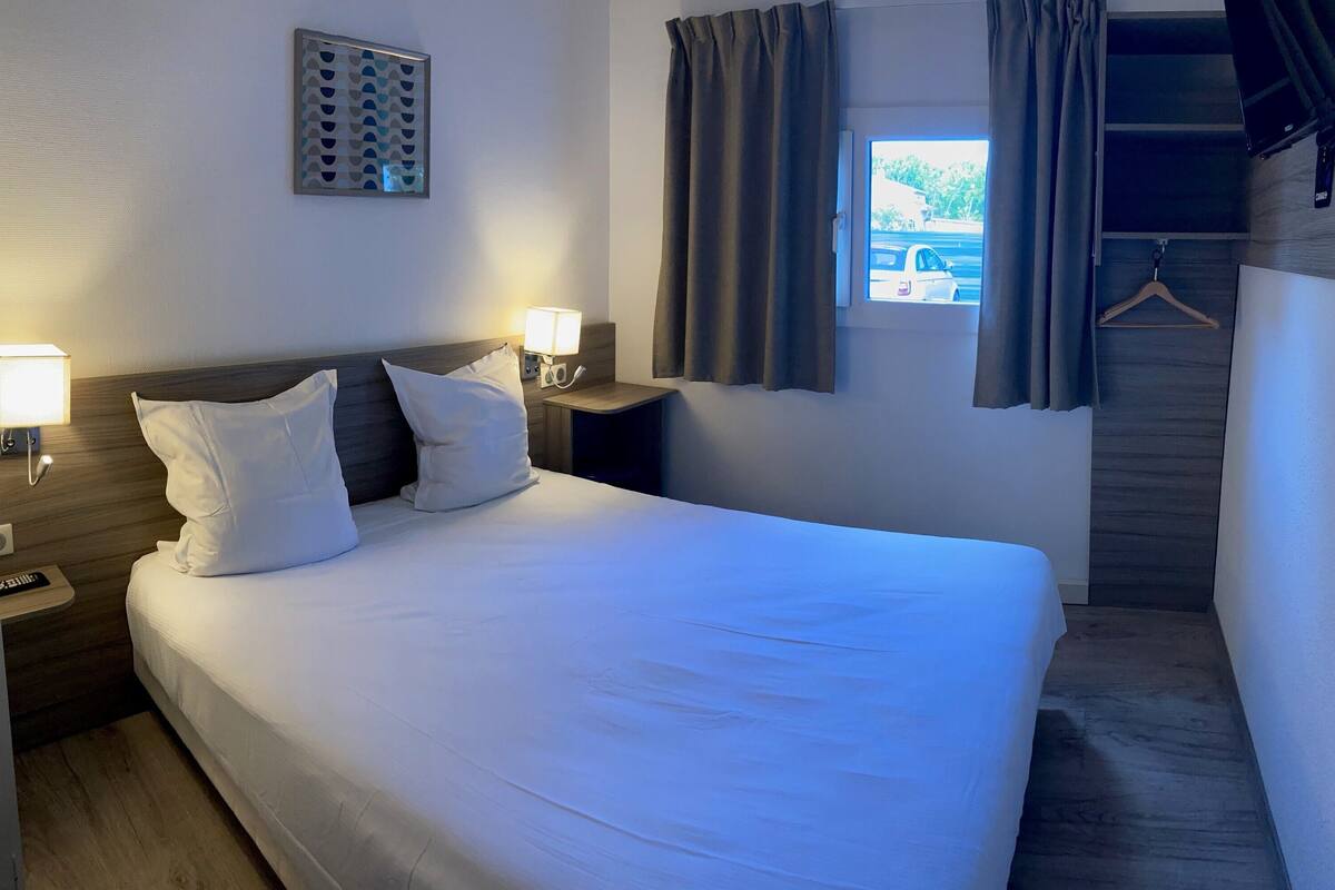 double room | desk, blackout curtains, soundproofing, iron/ironing board