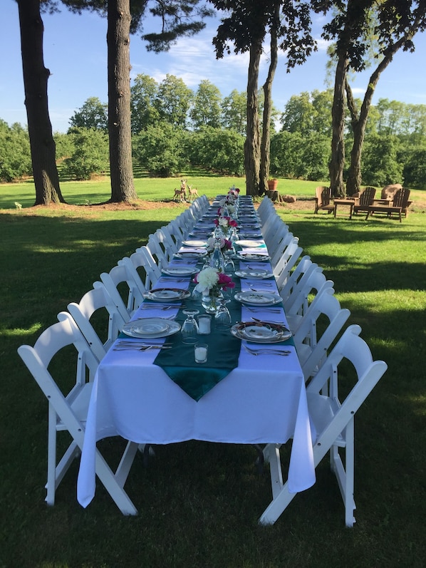 Lunch, dinner served; American cuisine, garden views