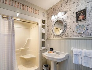 Premium Room, 1 Queen Bed, Balcony, Garden View | Bathroom | Shower, free toiletries, hair dryer, towels - The Inn at Burnap's (Sodus)