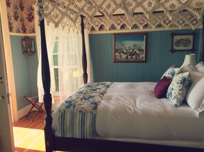 أغطية فراش متميزة وأسرّة قابلة للطي وواي فاي مجانًا وملاءات أسرّة