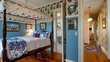 Premium Room, 1 Queen Bed, Balcony, Garden View | Premium bedding, rollaway beds, free WiFi, bed sheets