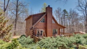 Exterior detail - Horseshow Hideaway – Pet Friendly Cabin, 7 Minutes to TIEC (Rutherfordton)