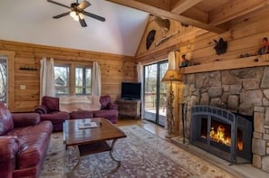 Comfort Cabin, 3 Bedrooms, Fireplace | 3 bedrooms, Egyptian cotton sheets, premium bedding, down duvets - Horseshow Hideaway – Pet Friendly Cabin, 7 Minutes to TIEC (Rutherfordton)