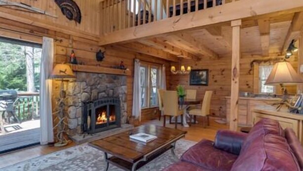 Comfort Cabin, 3 Bedrooms, Fireplace | Living area - Horseshow Hideaway – Pet Friendly Cabin, 7 Minutes to TIEC (Rutherfordton)