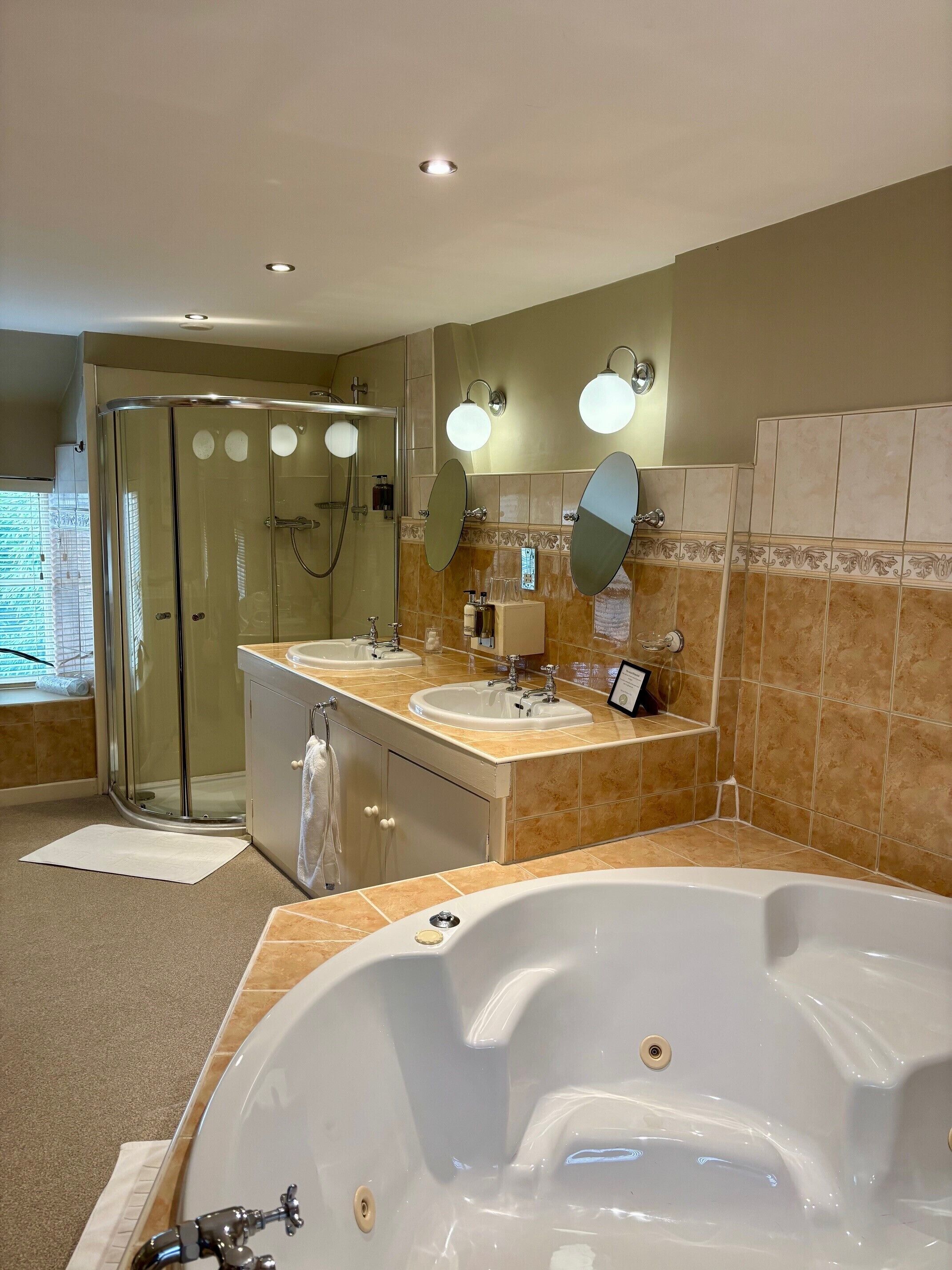 غرفة بريميم مزدوجة - بحمام داخل الغرفة | حمام