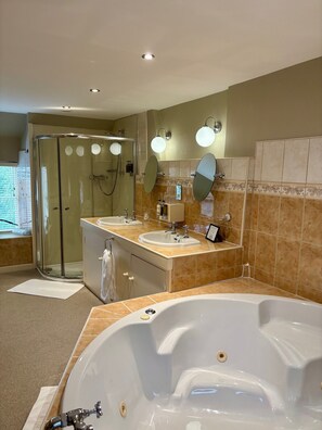 Premium Double Room, Ensuite | Bathroom - Old White Hart (Oakham)