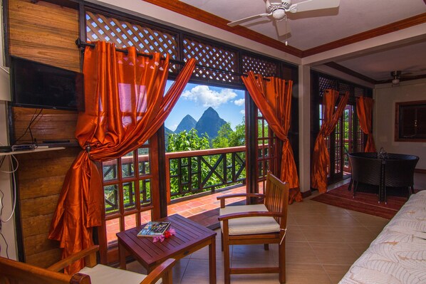 Honeymoon Suite, Hill View | Living area - Samfi Gardens (Soufrière)