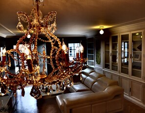 Lobby sitting area - Hostel Santiago (Santiago de Compostela)