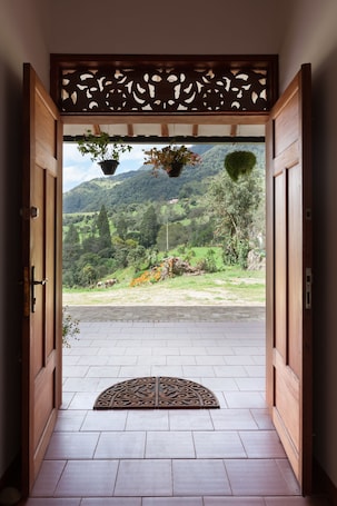 Interior entrance. Villa del Moján