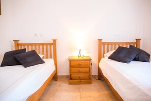 2 bedrooms, cots/infant beds, free WiFi