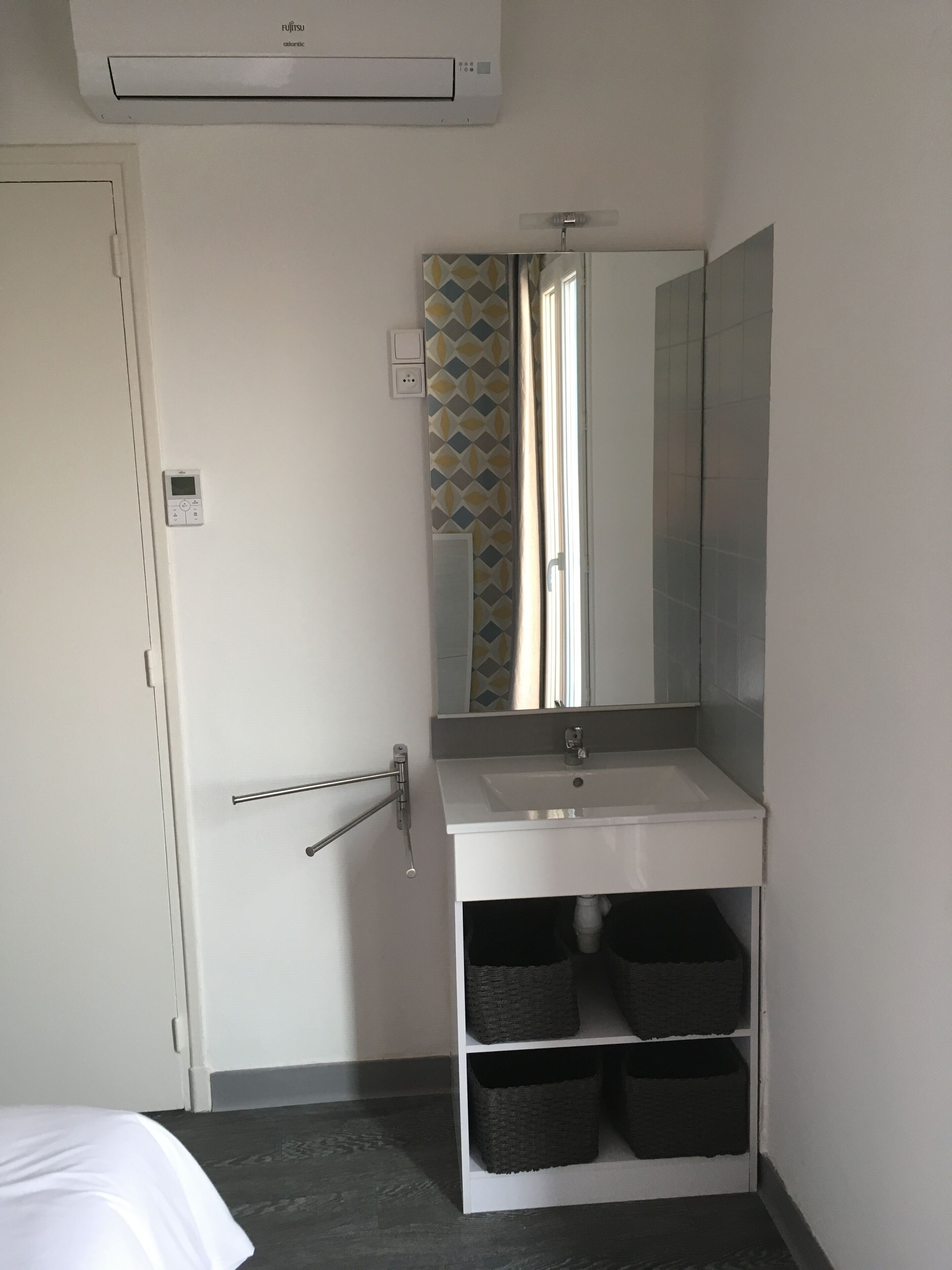 standard double room, partial sea view | iron/ironing board, free wifi, bed sheets