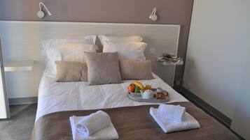 Ferros/tábuas de passar roupa, Wi-Fi de cortesia, roupa de cama