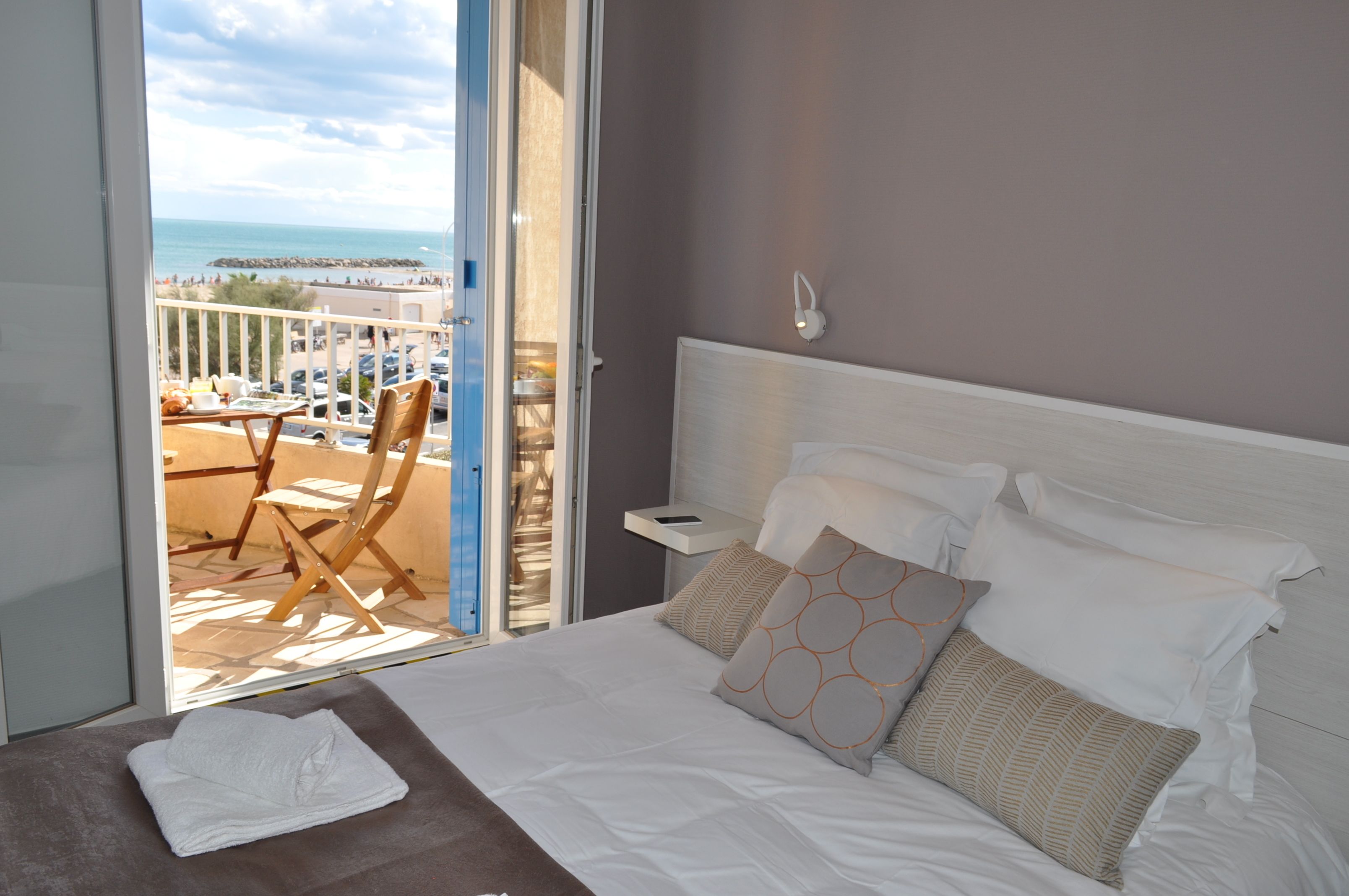standard double room, partial sea view | iron/ironing board, free wifi, bed sheets