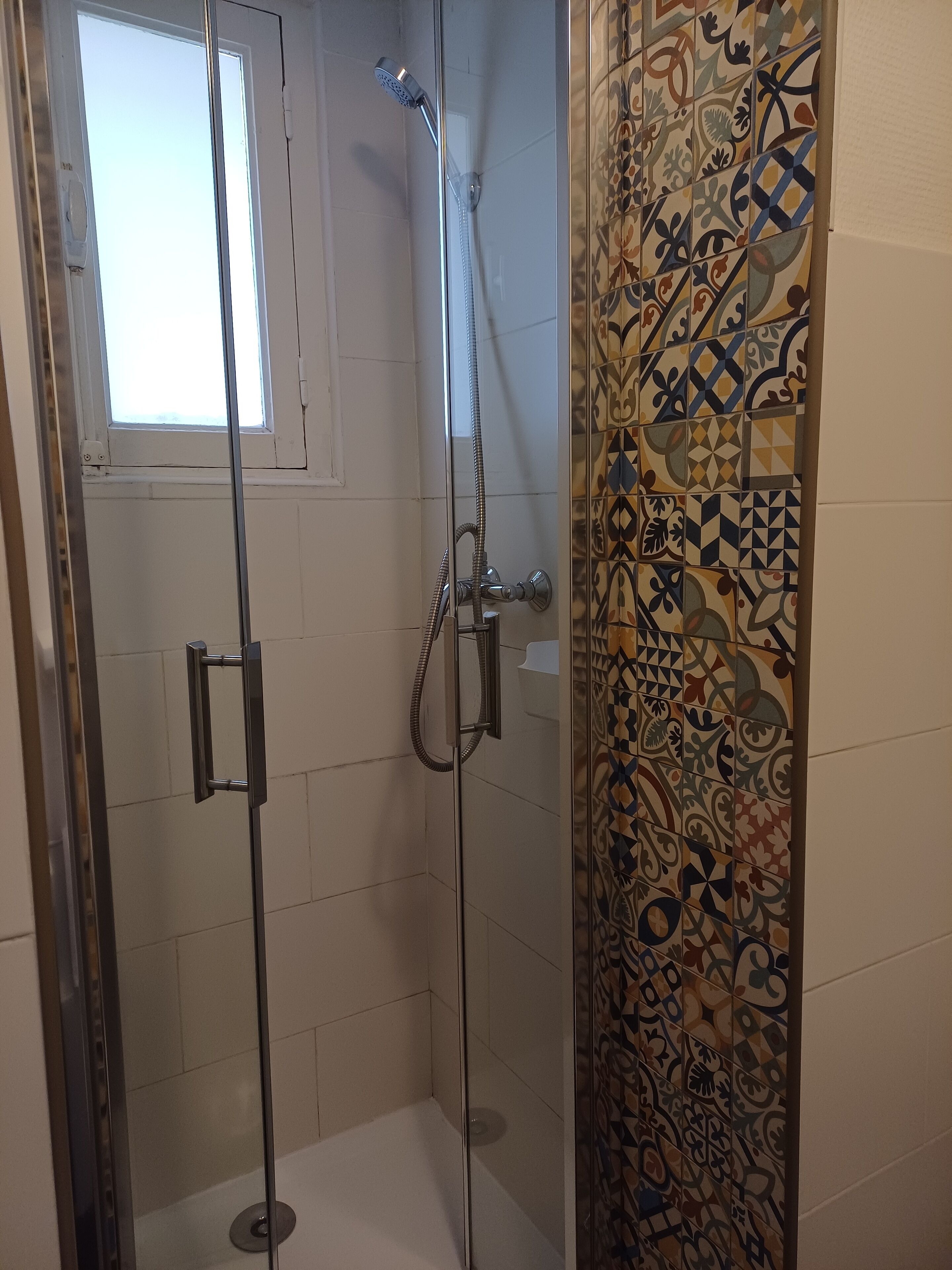 economy room | bathroom | shower, free toiletries, hair dryer, towels