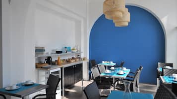 Desayuno buffet (EUR 10 por persona)