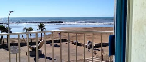 Kamar Double Panorama, 1 Tempat Tidur Double, balkon, pemandangan laut | Setrika/meja setrika, Wi-Fi gratis, dan seprai linen