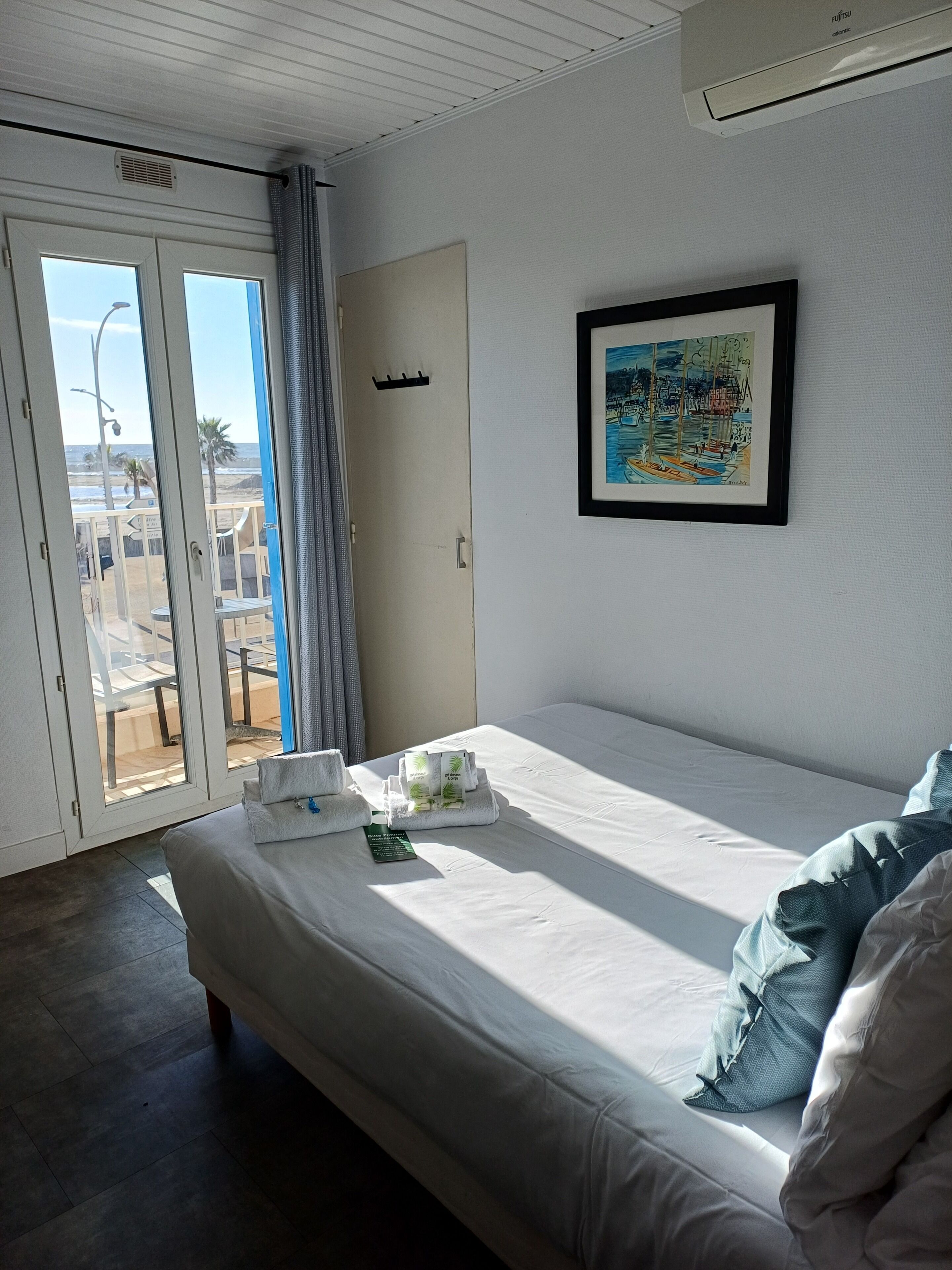 Superior Double Room, 1 Double Bed | Iron/ironing board (on request), WiFi (free), bed sheets