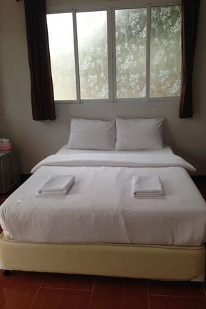 Quarto casal luxo | Escrivaninha, Wi-Fi de cortesia, roupa de cama