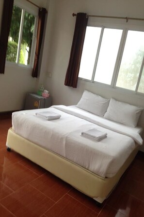Deluxe Double Room | Desk, free WiFi, bed sheets - Bai Pai Resort (Khlung)