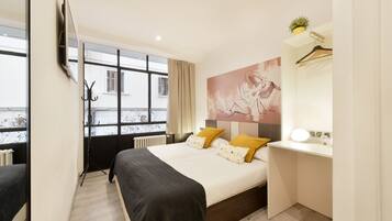 Economy Double Room, 2 Twin Beds | Blackout drapes, free WiFi, bed sheets