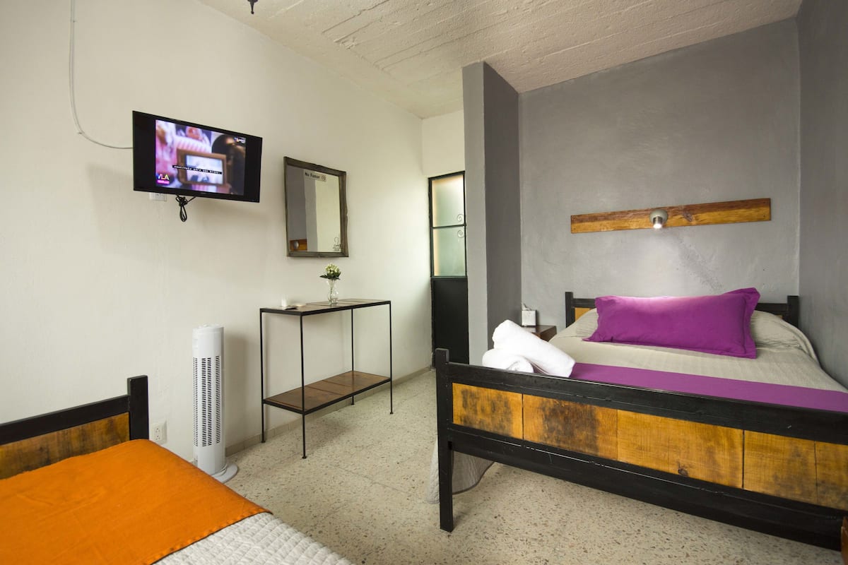Chambre Quadruple Familiale, 2 grands lits, salle de bains commune