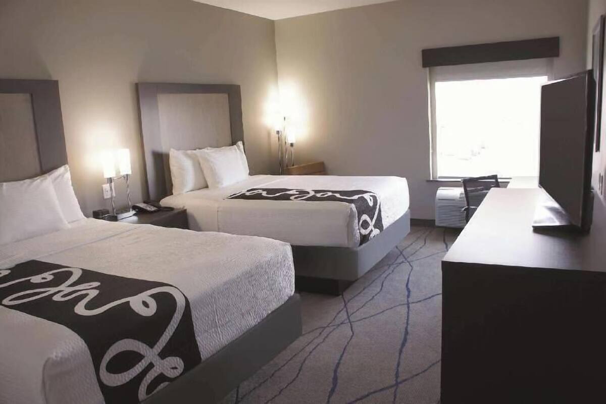 Premium bedding, down comforters, in-room safe, desk