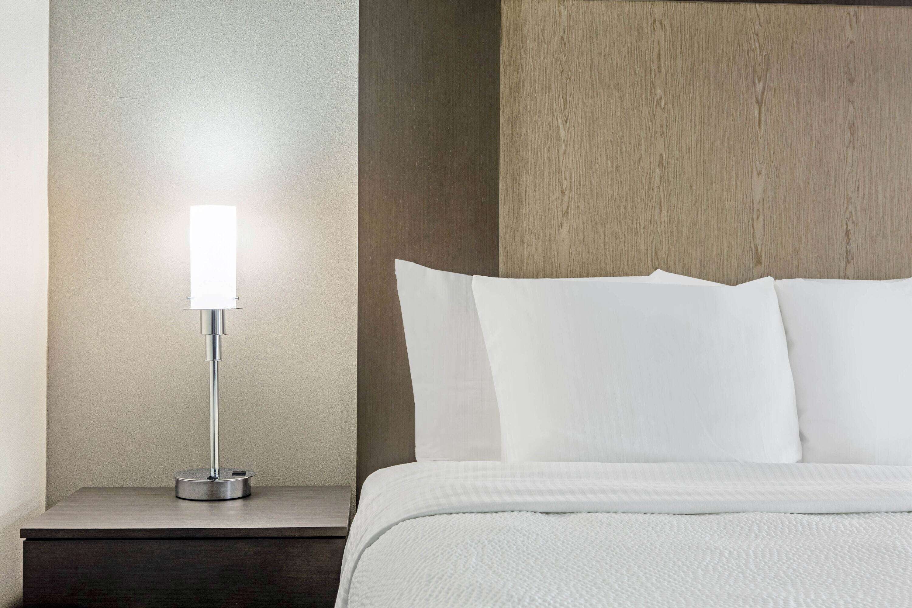 premium bedding, down duvets, in-room safe, desk