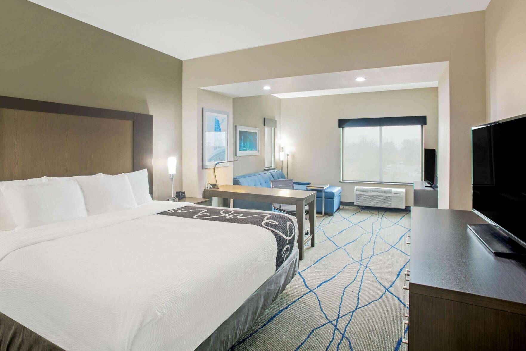 Hochwertige Bettwaren, Daunenbettdecken, Zimmersafe, Schreibtisch