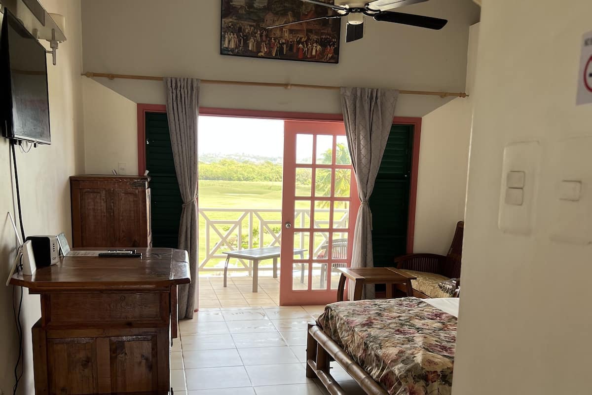 Deluxe Studio Suite | 2 bedrooms, in-room safe, desk, iron/ironing board