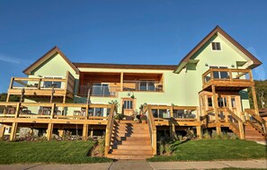 Front of property - Roam Inn (Munising)