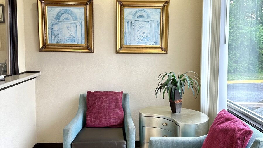 Whistling Pines - Daily & Extended Stay, Elizabeth City