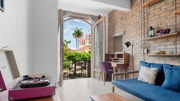 Premium Suite, Balcony | Living area