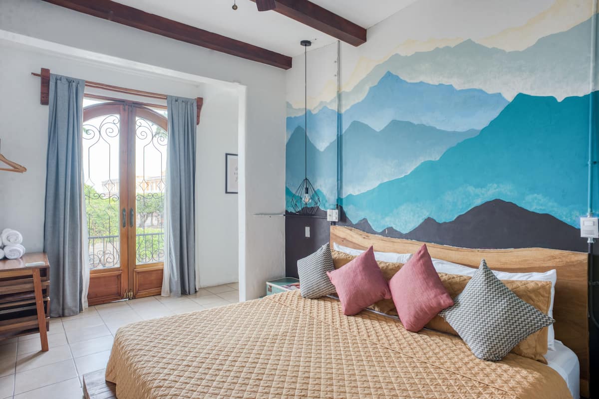 Premium bedding, free WiFi