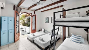 Standard Room (Quad), Private Bathroom | Hochwertige Bettwaren, kostenloses WLAN