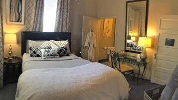 Luksusrom, 1 kingsize-seng, privat bad | 1 soverom, sengetøy av topp kvalitet og individuelt dekorert