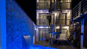 حمّام سباحة خارجي