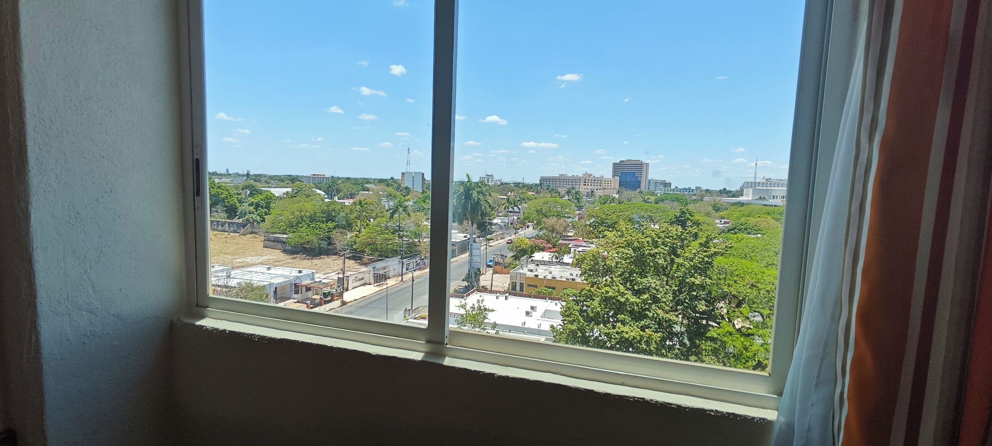 高级双人房, 空调, 城市景观 | 客房内保险箱、办公桌、笔记本电脑工作区、熨斗/熨板