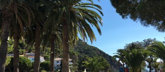 SUPERBE VILLA INDÉPENDANTE DE 5 CHAMBRES PRÈS D'UNE PLAGE DE SABLE ET DE LA MARINA, PISCINE PRIVÉE