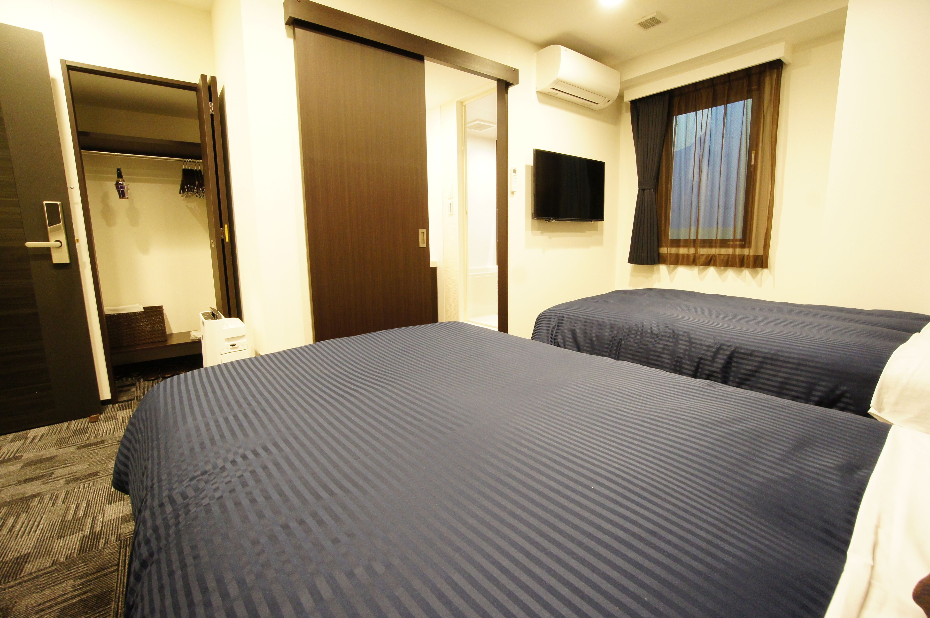 Bàn ủi/dụng cụ ủi quần áo, truy cập Internet không dây miễn phí 