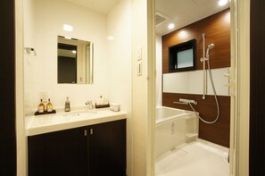 Hair dryer, slippers, electronic bidet, towels - Hotel LiVEMAX Nagoya Sakae East (Nagoya)